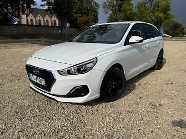 Biały Używany 2020 Hyundai i30 Kombi | 52 900 zł (Uczciwa cena) - Obraz 1/4