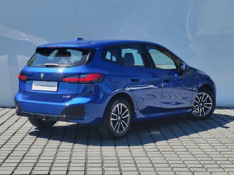Używany BMW 218 Active Tourer Luxury Line 136 KM (100 kW) 2023 Niebieski portimao m metalizowany Minivan
