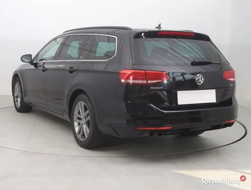 Używany VW Passat 180 KM (132 kW) 2017 Czarny Kombi