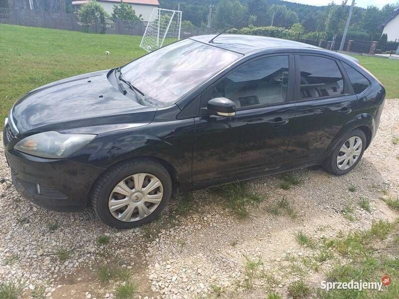Czarny Używany 2010 Ford Focus Hatchback | 4900 zł - Obraz 1/4