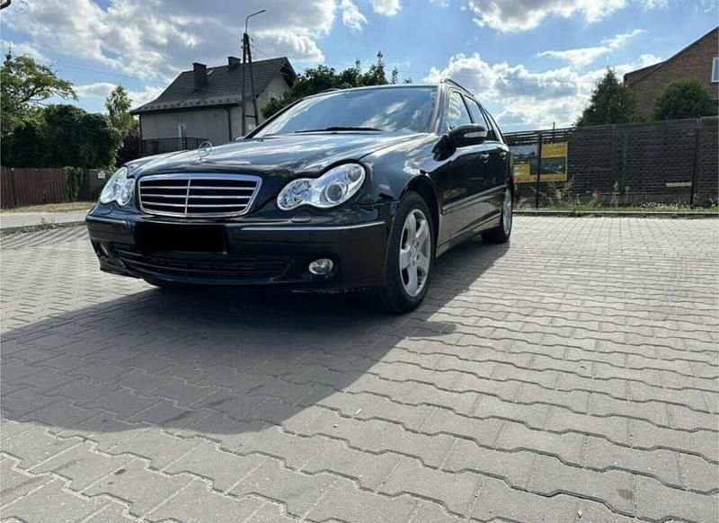 Czarny Używany 2006 Mercedes C220 Avantgarde Kombi | 7000 zł - Obraz 1/4