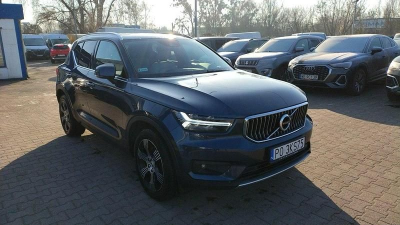 Używany Volvo XC40 190 KM (139 kW) 2019 Niebieski ciemny (metalik) SUV