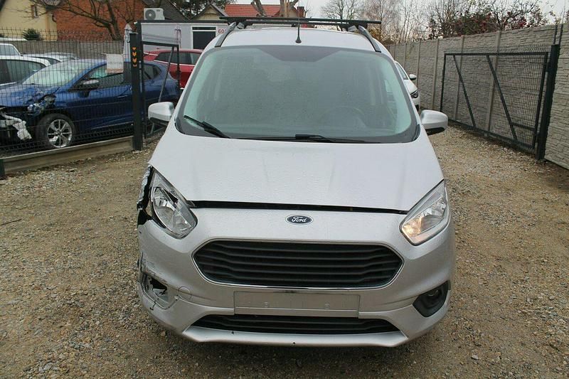 Używany Ford Tourneo Courier 99 KM (72 kW) 2019 Srebrny Minivan