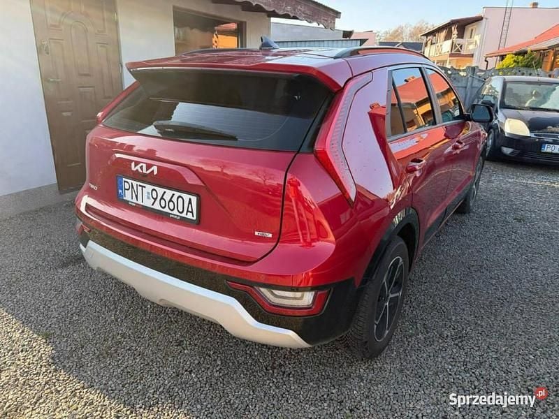 Używany Kia Niro 148 KM (108 kW) 2024 Bordowy SUV