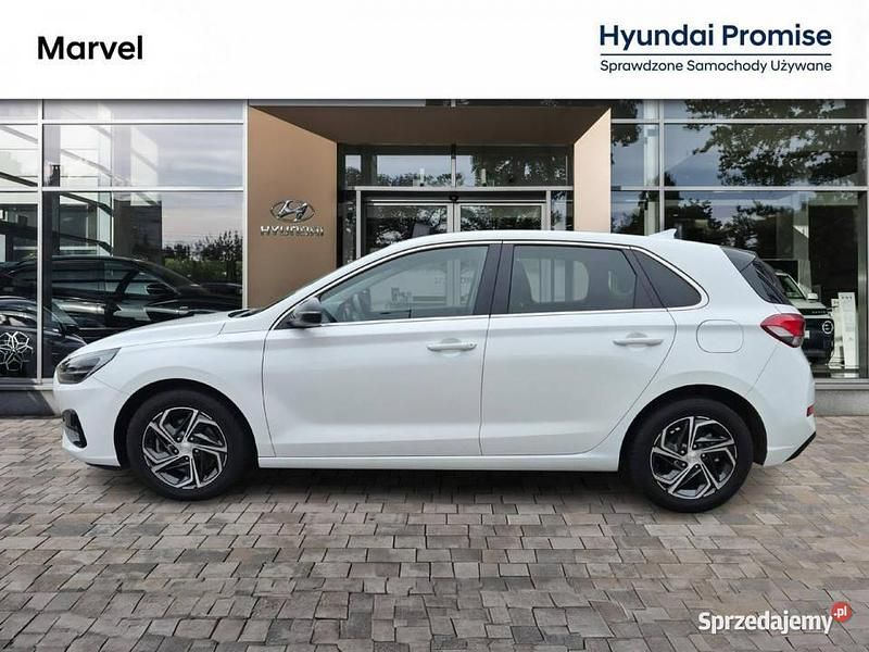 Biały Używany 2023 Hyundai i30 Hatchback | 69 900 zł (Dość drogi) - Obraz 1/4