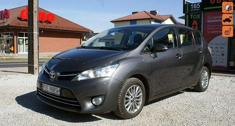 Szary Używany 2016 Toyota Verso Minivan | 33 700 zł (Uczciwa cena) - Obraz 1/4