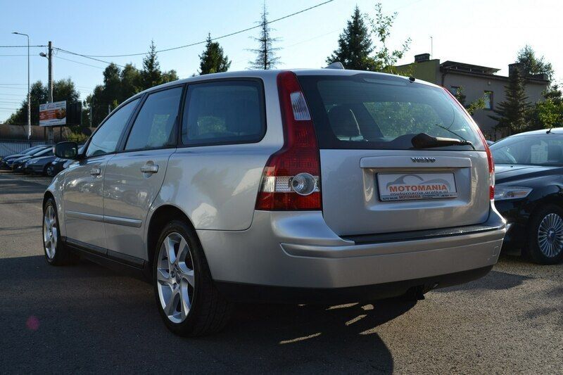 Używany Volvo V50 125 KM (91 kW) 2007 Srebrny Kombi