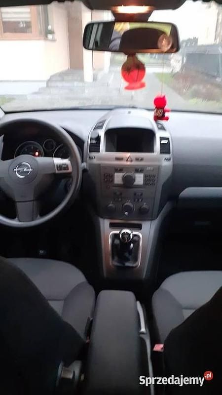 Używany 2008 Opel Zafira Minivan | 10 900 zł (Dość drogi) - Obraz 1/4
