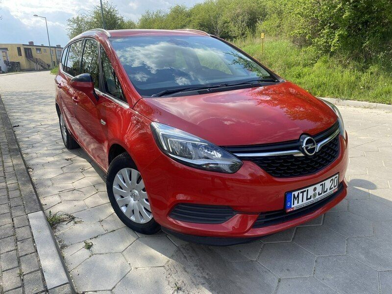 Czerwony Używany 2018 Opel Zafira Minivan | 51 999 zł (Drogi) - Obraz 1/4