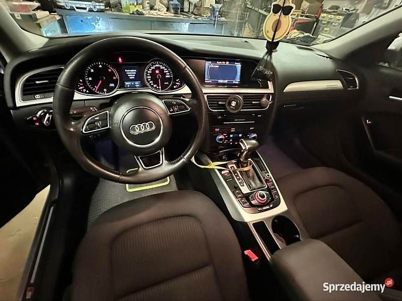 Używany Audi A4 2015 Srebrny Kombi
