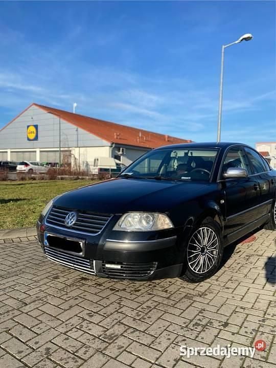 Czarny Używany 2001 VW Passat Sedan/Limuzyna | 4900 zł (Uczciwa cena) - Obraz 1/4