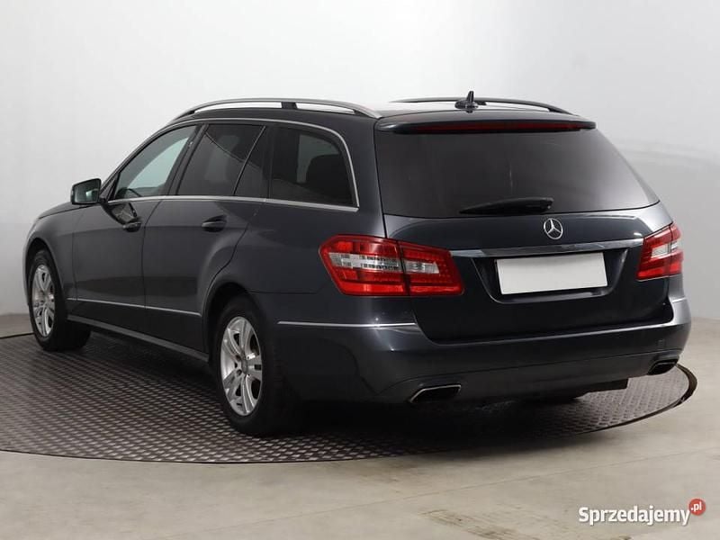 Używany Mercedes E200 2012 Szary Kombi