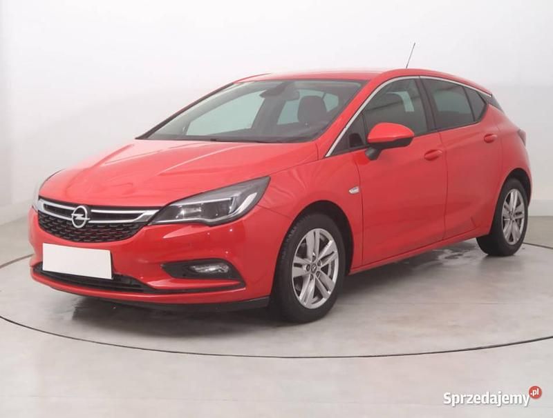 Używany Opel Astra 2017 Czerwony Hatchback