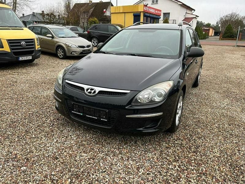 Używany Hyundai i30 109 KM (80 kW) 2010 Czarny Kombi