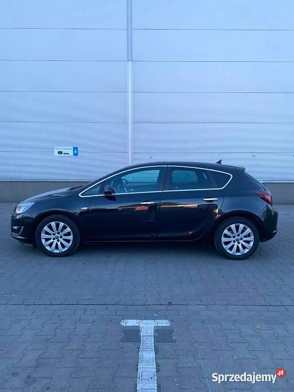 Czarny Używany 2013 Opel Astra Sport Hatchback | 22 500 zł (Uczciwa cena) - Obraz 1/4
