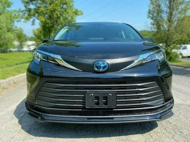 Używany Toyota Sienna 2021 Granatowy Minivan