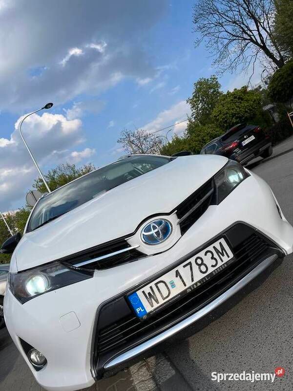 Używany 2013 Toyota Auris Hybrid Kombi | 32 900 zł - Obraz 1/4