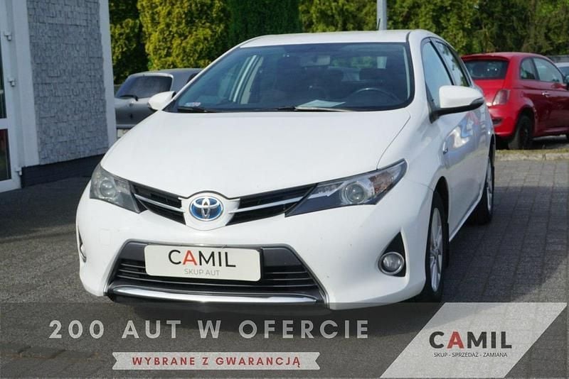 Biały Używany 2015 Toyota Auris Hybrid Hatchback | 41 900 zł - Obraz 1/3