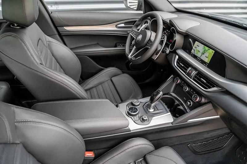 Lakier metalizowany szary vesuvio grey Nowe 2025 Alfa Romeo Stelvio Veloce SUV | 315 180 zł - Obraz 1/4