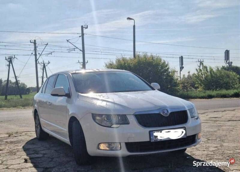 Biały Używany 2011 Skoda Superb Sedan/Limuzyna | 35 400 zł (Drogi) - Obraz 1/4