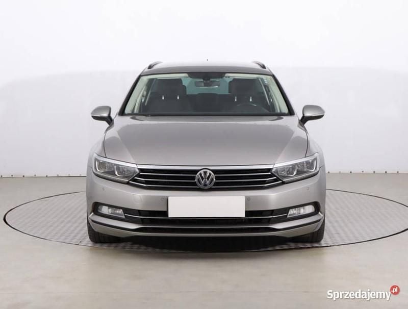 Srebrny Używany 2015 VW Passat Kombi | 47 999 zł (Uczciwa cena) - Obraz 1/4