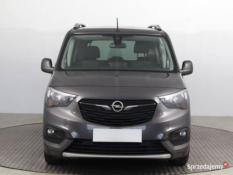 Szary Używany 2019 Opel Combo Minivan | 53 999 zł (Uczciwa cena) - Obraz 1/4