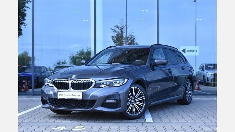 Szary mineralny metalizowany Używany 2021 BMW 320 Shadowline Kombi | 127 600 zł (Uczciwa cena) - Obraz 1/3