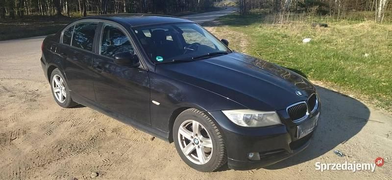Używany BMW 318 2010 Czarny Sedan/Limuzyna