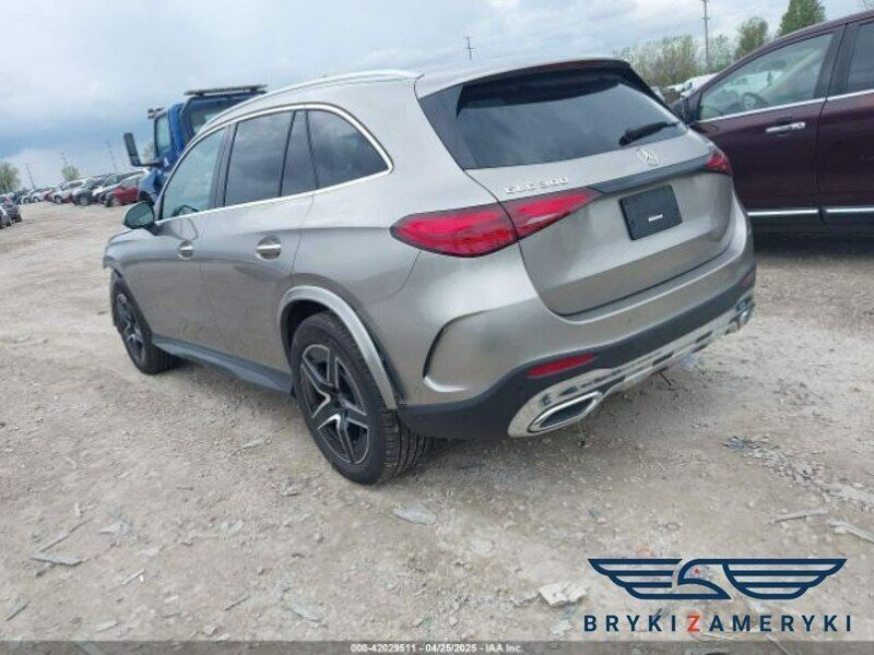 Beżowy Używany 2024 Mercedes GLC300 SUV | 129 930 zł - Obraz 1/3