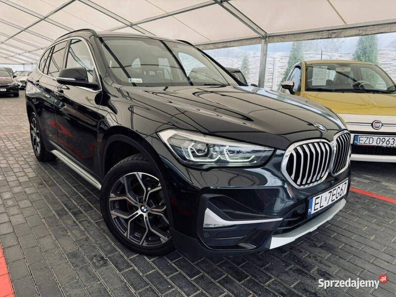 Czarny (metalik) Używany 2021 BMW X1 SUV | 92 700 zł (Uczciwa cena) - Obraz 1/4