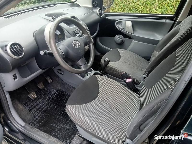 Używany Toyota Aygo 68 KM (50 kW) 2009 Czarny Hatchback