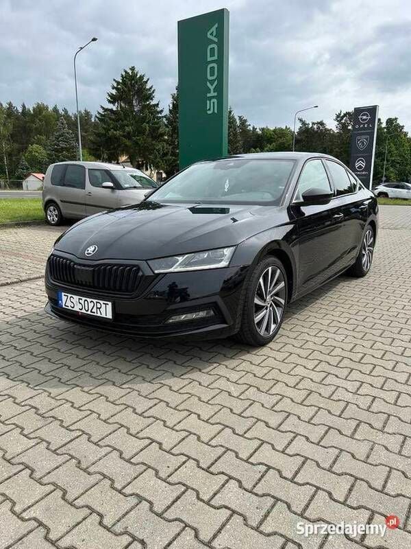 Czarny Używany 2023 Skoda Octavia Hatchback | 115 000 zł - Obraz 1/4