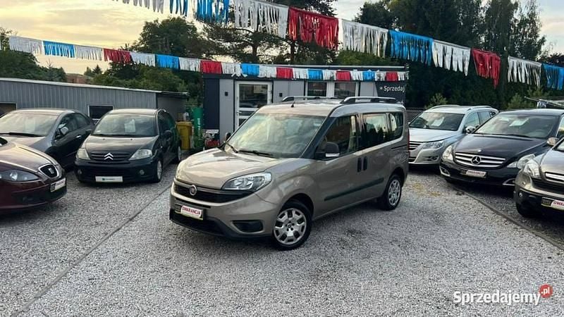 Złoty Używany 2017 Fiat Doblò Minivan | 44 900 zł (Uczciwa cena) - Obraz 1/2