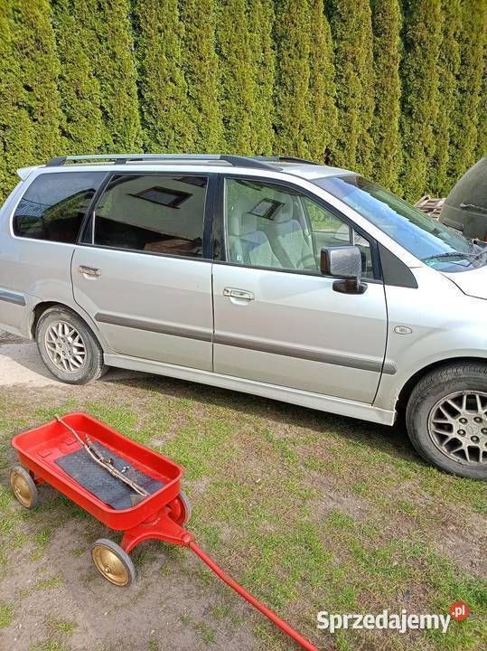 Srebrny Używany 2002 Mitsubishi Space Wagon Minivan | 6850 zł - Obraz 1/2