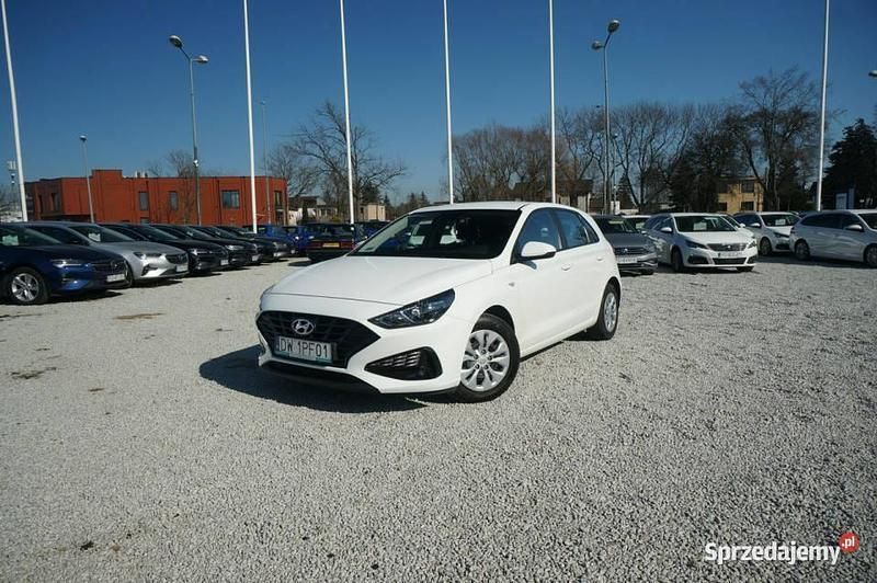 Biały Używany 2021 Hyundai i30 Classic Hatchback | 41 900 zł (Uczciwa cena) - Obraz 1/4