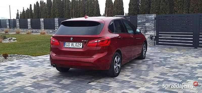 Bordowy Używany 2015 BMW 218 Hatchback | 48 000 zł (Drogi) - Obraz 1/4