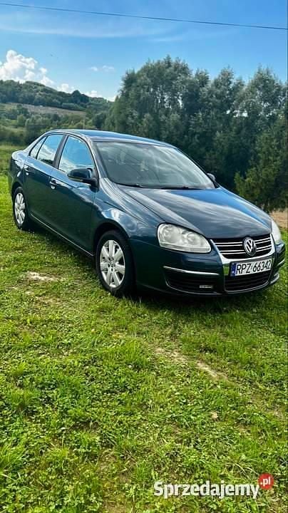 Granatowy Używany 2006 VW Jetta Sedan/Limuzyna | 8800 zł (Uczciwa cena) - Obraz 1/4