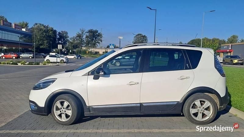 Biały Używany 2015 Renault Scénic III Bose Edition Minivan | 27 900 zł (Uczciwa cena) - Obraz 1/4