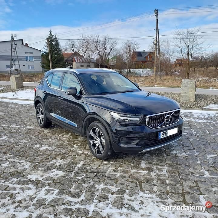 Czarny Używany 2019 Volvo XC40 SUV | 81 000 zł (Uczciwa cena) - Obraz 1/4
