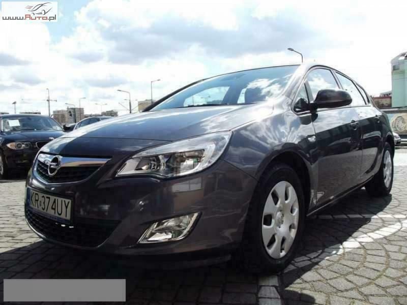 Używany Opel Astra Enjoy 110 KM (80 kW) 2010 Szary (metalik) Hatchback