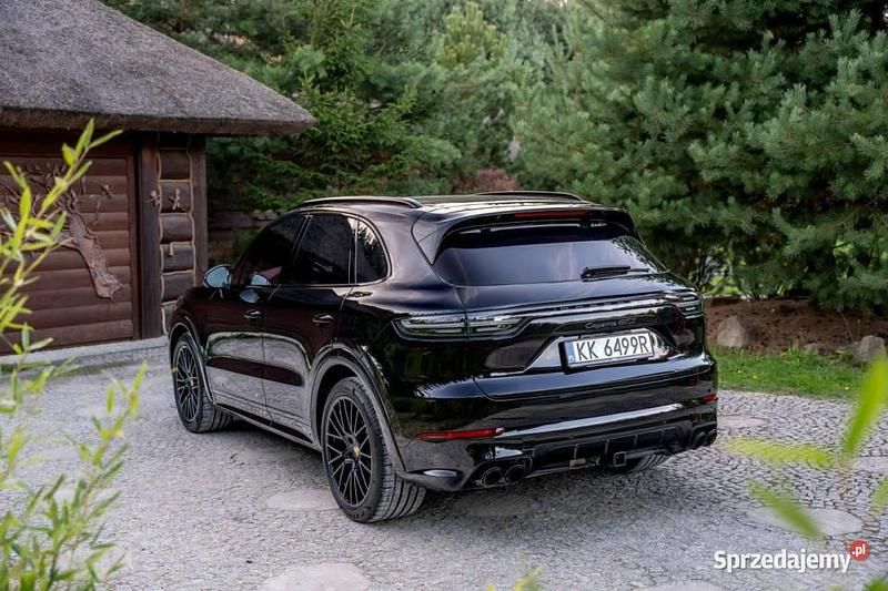 Czarny (metalik) Używany 2022 Porsche Cayenne GTS Black Edition SUV | 489 777 zł - Obraz 1/4