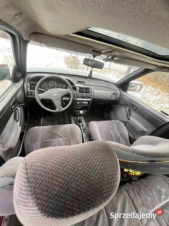 Używany Ford Orion 1992 Brązowy Sedan/Limuzyna