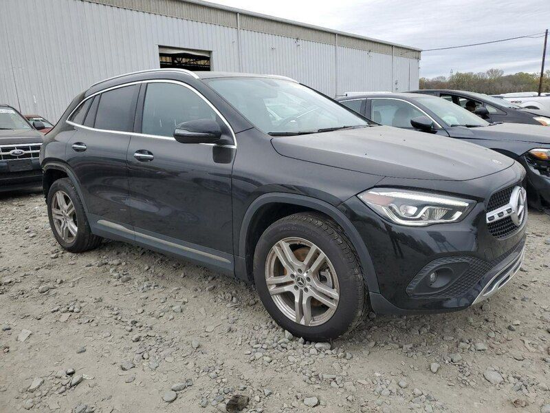 Szary Używany 2023 Mercedes GLA250 SUV | 69 630 zł - Obraz 1/3