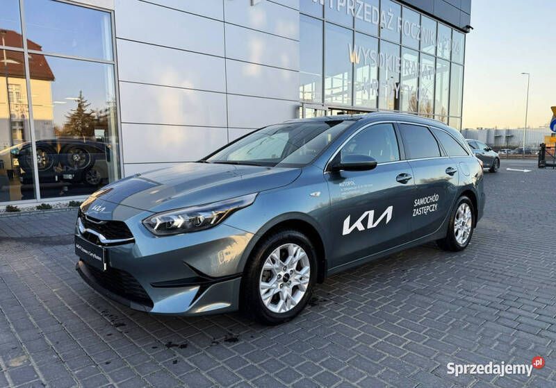 Szary Używany 2023 Kia Ceed 2 Sedan/Limuzyna | 89 900 zł (Dość drogi) - Obraz 1/4