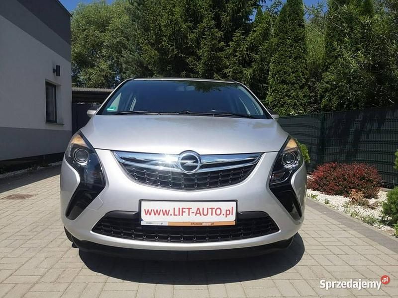 Srebrny Używany 2013 Opel Zafira Minivan | 35 900 zł (Dość drogi) - Obraz 1/4