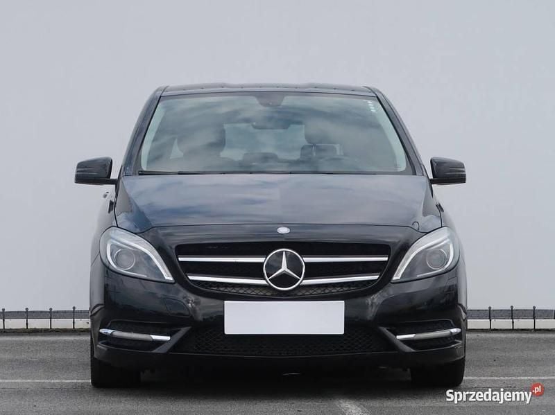 Czarny Używany 2013 Mercedes B180 Minivan | 40 999 zł (Uczciwa cena) - Obraz 1/4