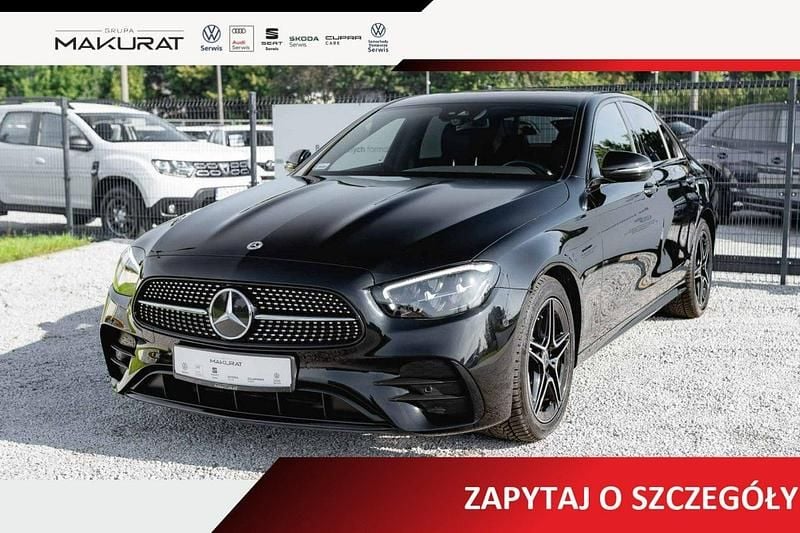 Czarny (metalik) Używany 2022 Mercedes E220 AMG Sedan/Limuzyna | 181 700 zł (Uczciwa cena) - Obraz 1/4