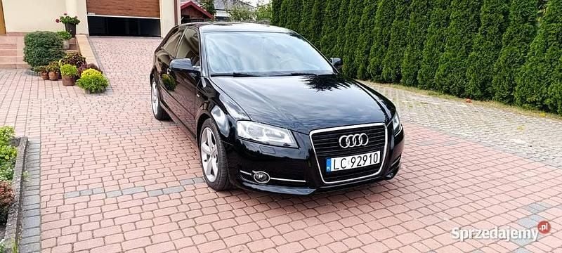Czarny Używany 2011 Audi A3 S-Line Hatchback | 29 900 zł (Dość drogi) - Obraz 1/4