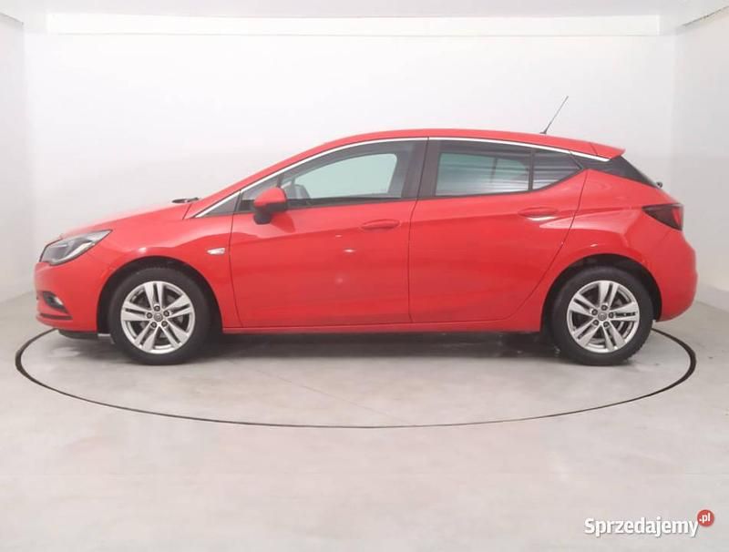 Używany Opel Astra 2017 Czerwony Hatchback