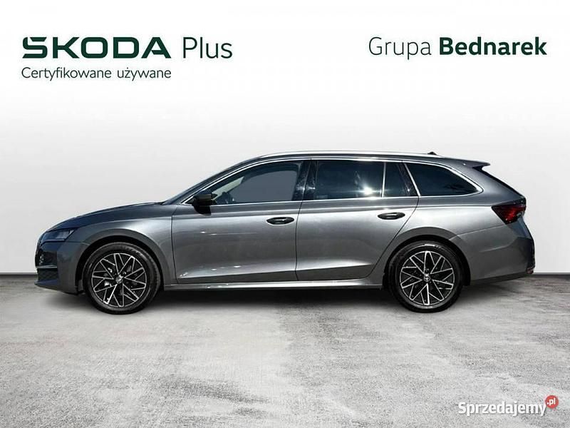 Szary Używany 2024 Skoda Octavia Kombi | 117 900 zł (Drogi) - Obraz 1/4